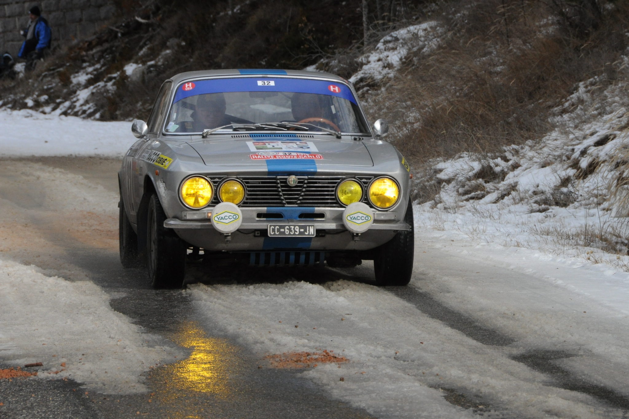 Alfa Romeo Giulia 2000 GT Veloce (Coupé Bertone) – Vehicules de Rallye ...